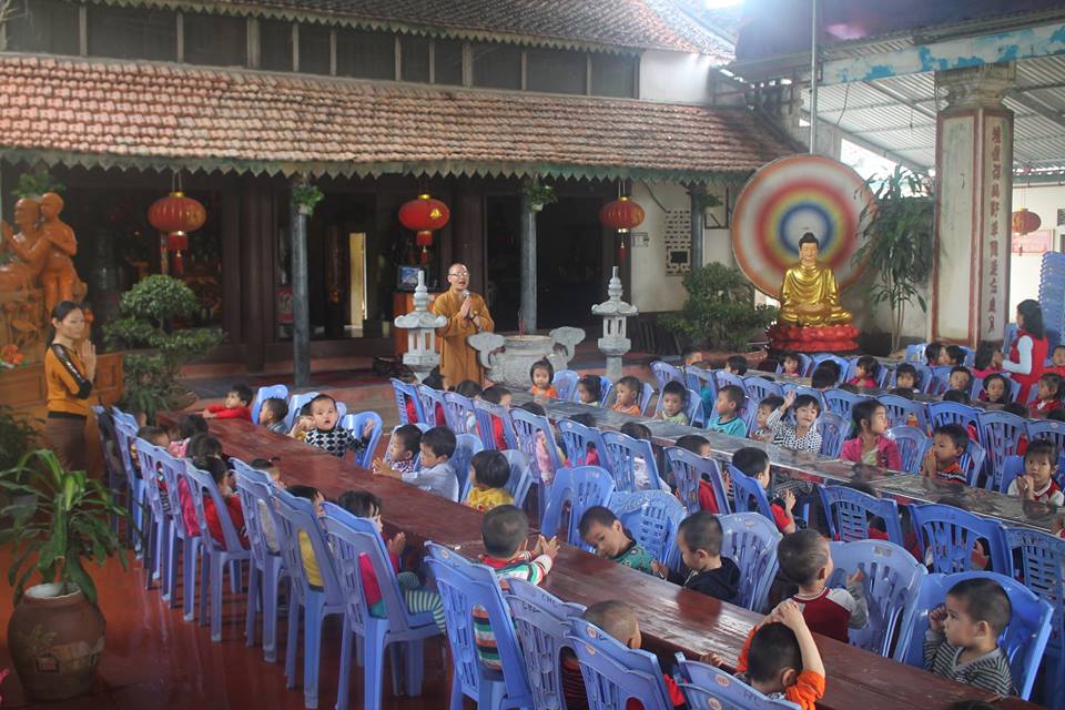 Thanh Hóa: Các cháu Mầm Non về chùa học Phật