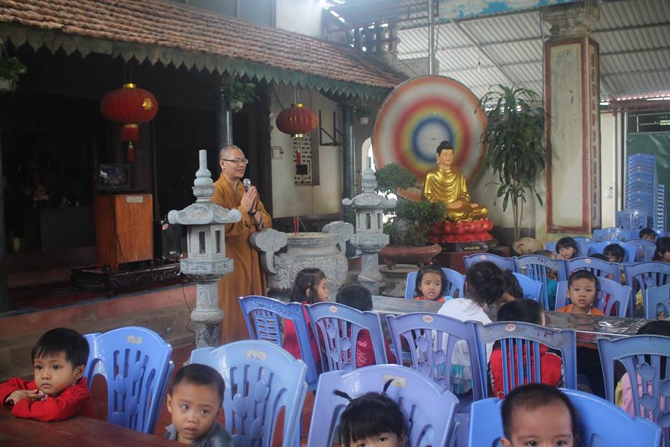 Thanh Hóa: Các cháu Mầm Non về chùa học Phật