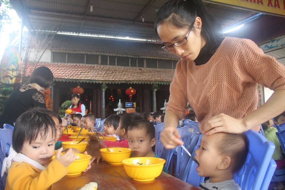 Thanh Hóa: Các cháu Mầm Non về chùa học Phật