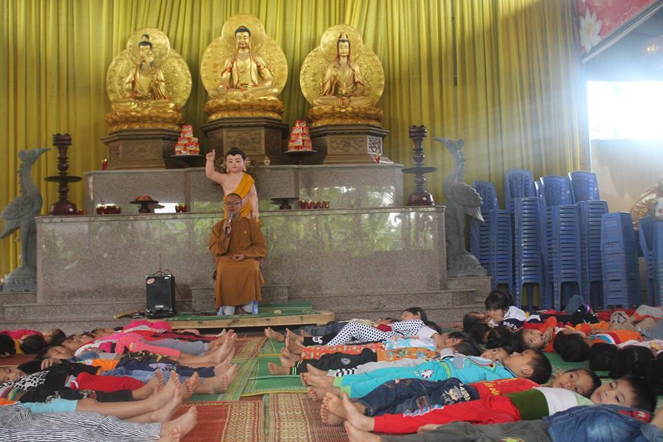 Thanh Hóa: Các cháu Mầm Non về chùa học Phật