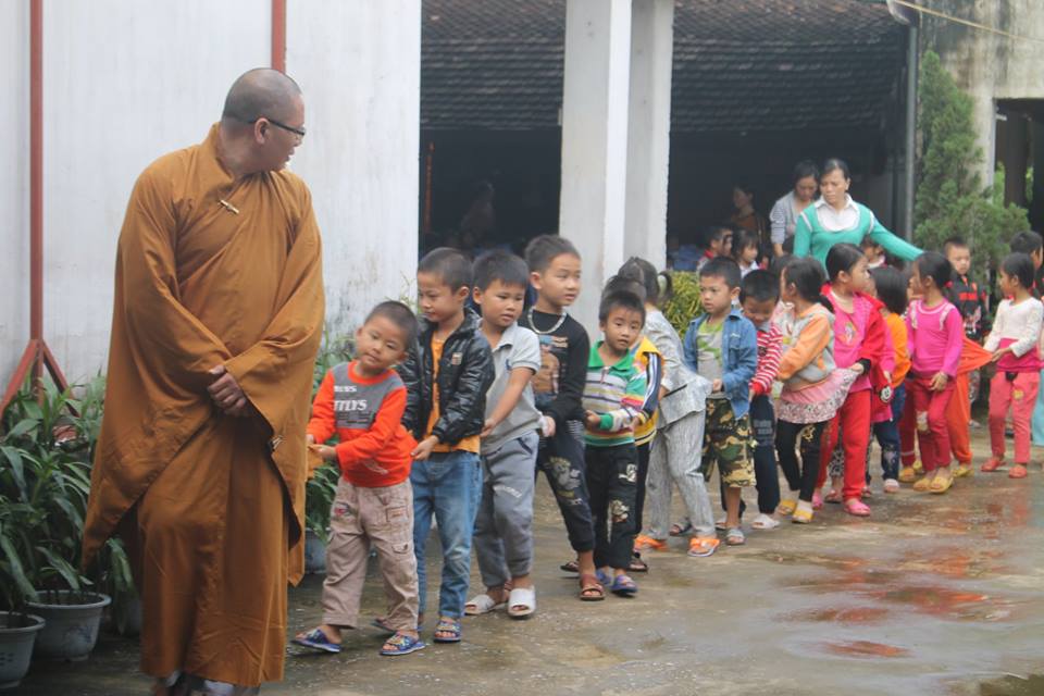 Thanh Hóa: Các cháu Mầm Non về chùa học Phật