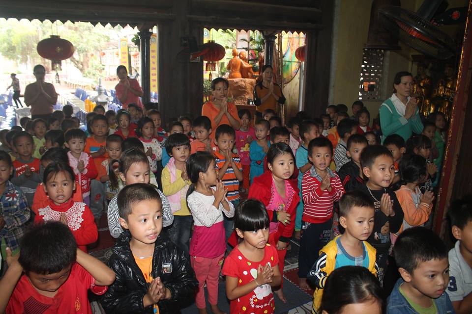 Thanh Hóa: Các cháu Mầm Non về chùa học Phật