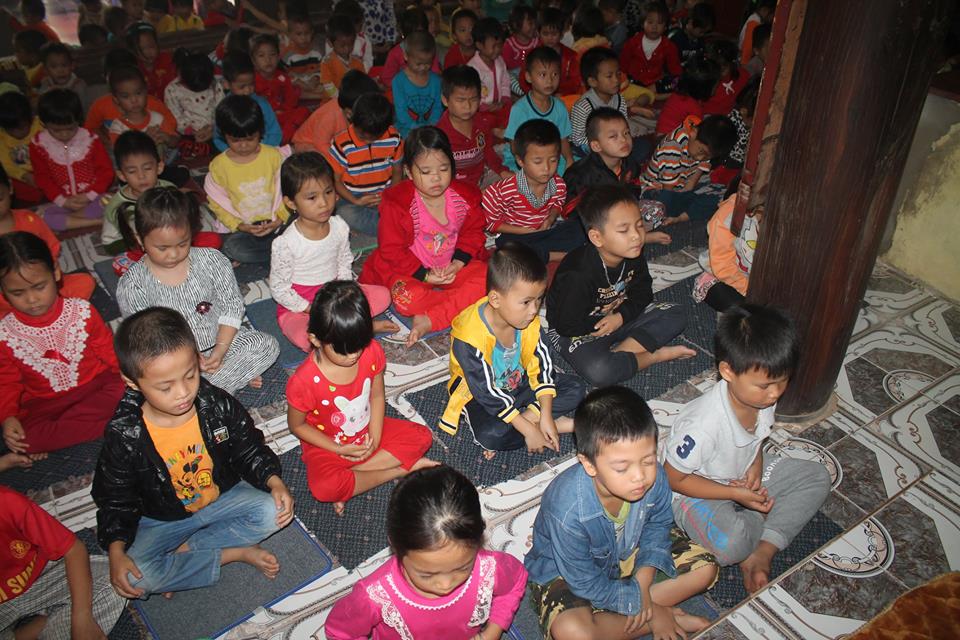 Thanh Hóa: Các cháu Mầm Non về chùa học Phật