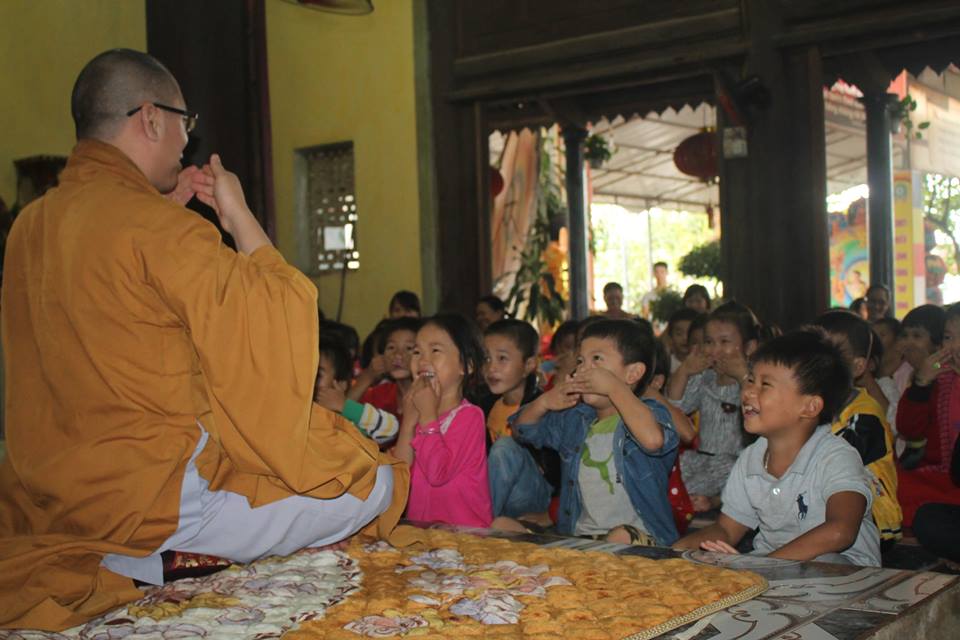 Thanh Hóa: Các cháu Mầm Non về chùa học Phật