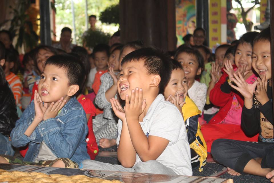 Thanh Hóa: Các cháu Mầm Non về chùa học Phật