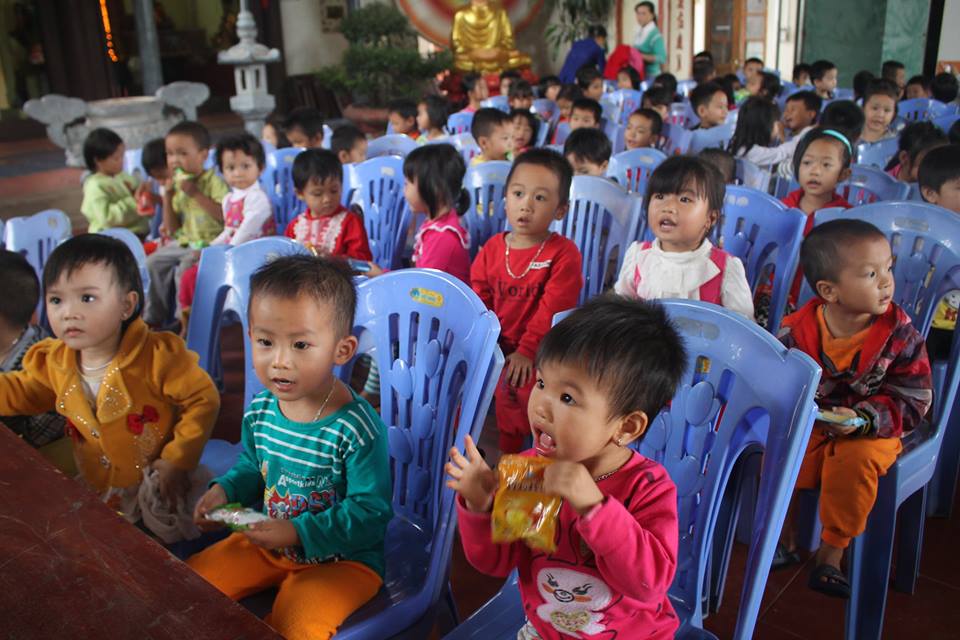 Thanh Hóa: Các cháu Mầm Non về chùa học Phật