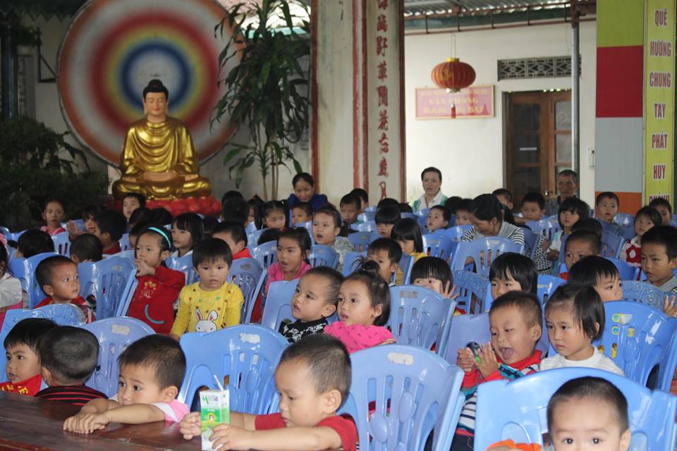 Thanh Hóa: Các cháu Mầm Non về chùa học Phật