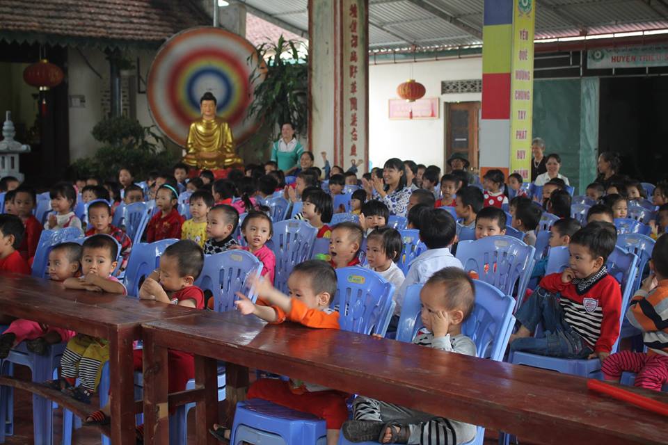 Thanh Hóa: Các cháu Mầm Non về chùa học Phật