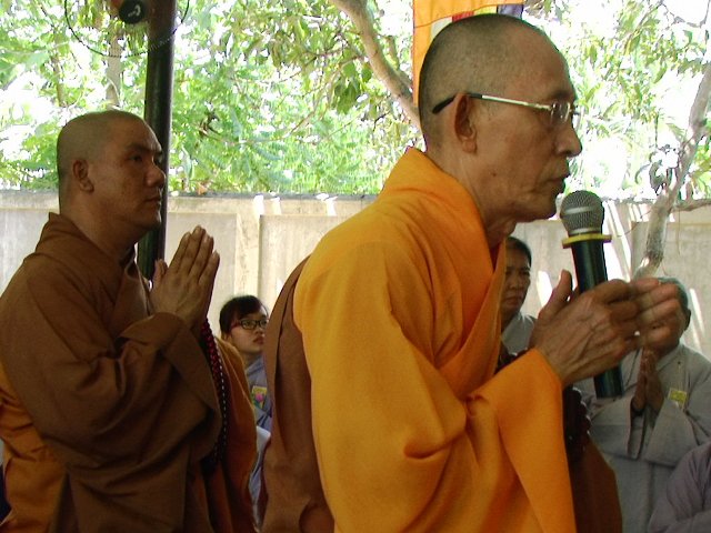 Khánh Hòa:  Chùa Sắc tứ Minh Thiện đêm Hoa đăng kính mừng Khánh đản Phật A Di Đà