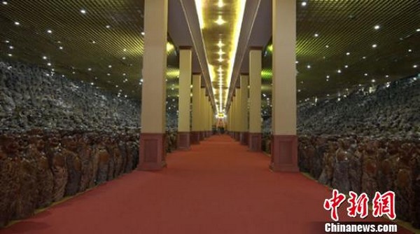 Doanh nhân Phật tử Thi Cứ Bận Trung Quốc tạc hoàn thiện gần 10 nghìn tôn tượng Phật