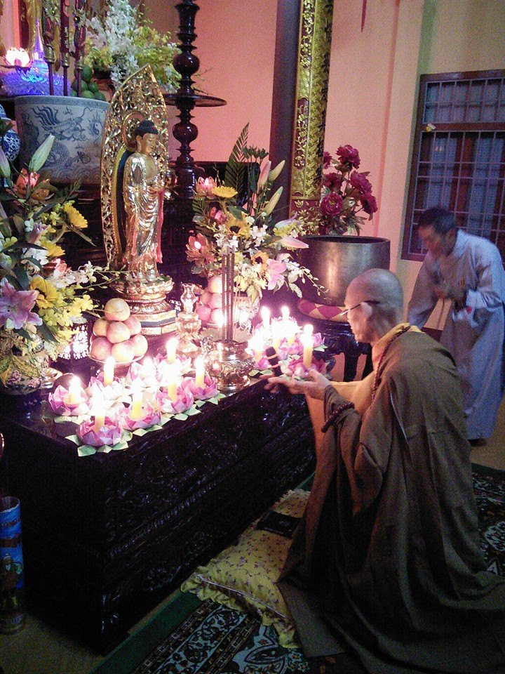 Khánh Hòa:  Chùa Sắc tứ Minh Thiện đêm Hoa đăng kính mừng Khánh đản Phật A Di Đà