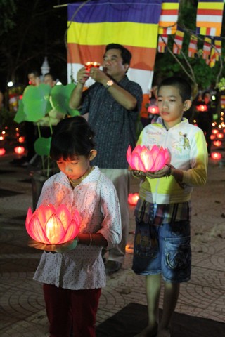 Đồng Nai: Cúng đèn rằm tháng giêng