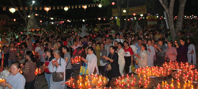 Đồng Nai: Cúng đèn rằm tháng giêng