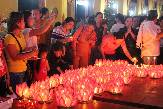 Đồng Nai: Cúng đèn rằm tháng giêng