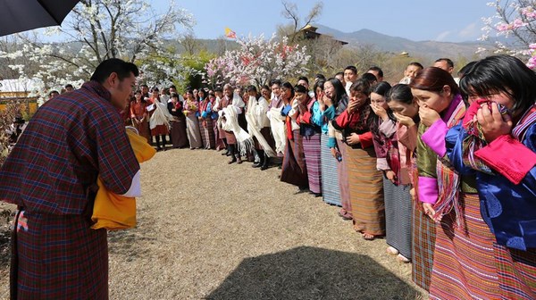 Bhutan: Chúc Phúc Cát tường cho Hoàng tử hạ sinh bằng cách trồng 108.000 cây xanh
