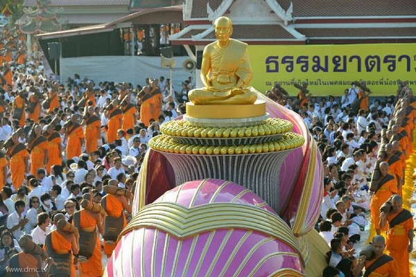Thái Lan: Hình ảnh Tu viện Wat Phra Dhammakaya tổ chức cuộc Hành hương vì hòa bình