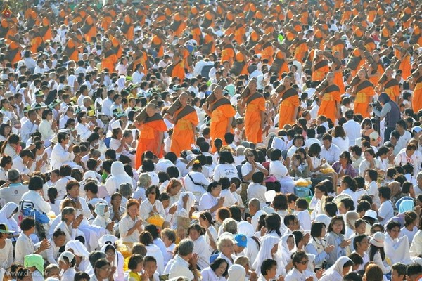 Thái Lan: Hình ảnh Tu viện Wat Phra Dhammakaya tổ chức cuộc Hành hương vì hòa bình