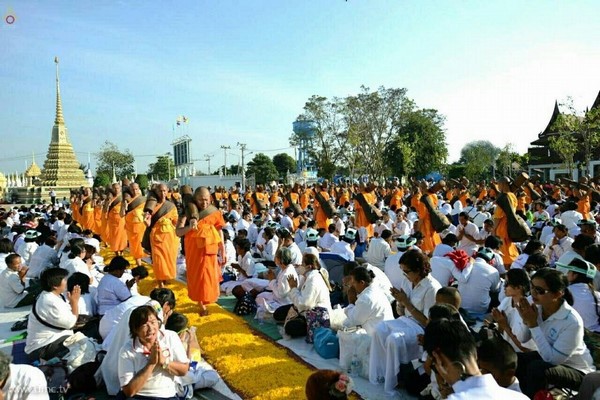 Thái Lan: Hình ảnh Tu viện Wat Phra Dhammakaya tổ chức cuộc Hành hương vì hòa bình