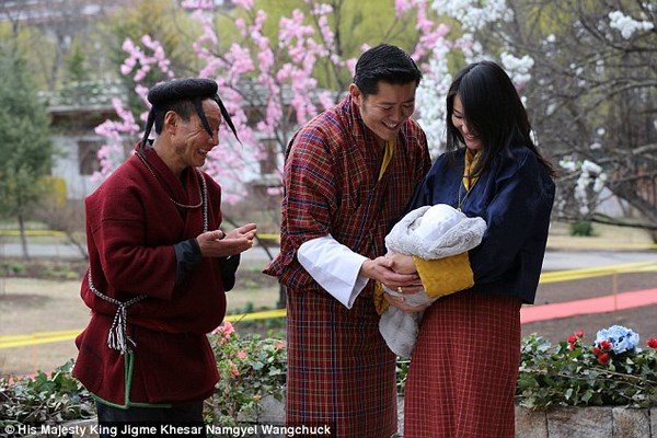 Bhutan: Chúc Phúc Cát tường cho Hoàng tử hạ sinh bằng cách trồng 108.000 cây xanh
