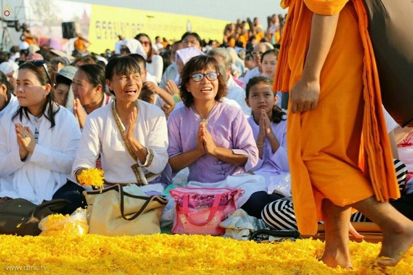 Thái Lan: Chùm ảnh diễu hành quanh Phố phường dịp kỷ niệm ngày Phật Thành đạo