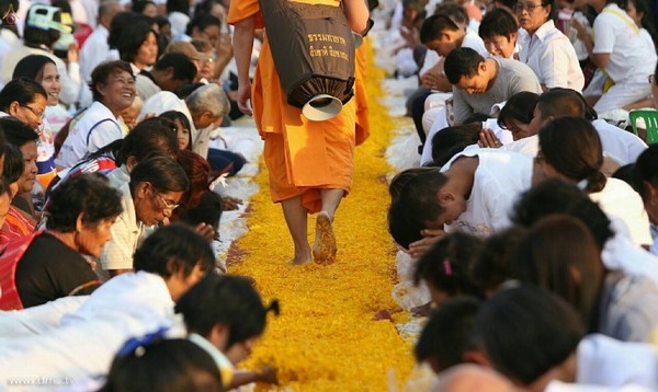 Thái Lan: Hình ảnh Tu viện Wat Phra Dhammakaya tổ chức cuộc Hành hương vì hòa bình