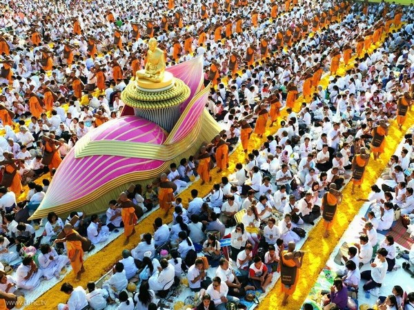 Thái Lan: Hình ảnh Tu viện Wat Phra Dhammakaya tổ chức cuộc Hành hương vì hòa bình
