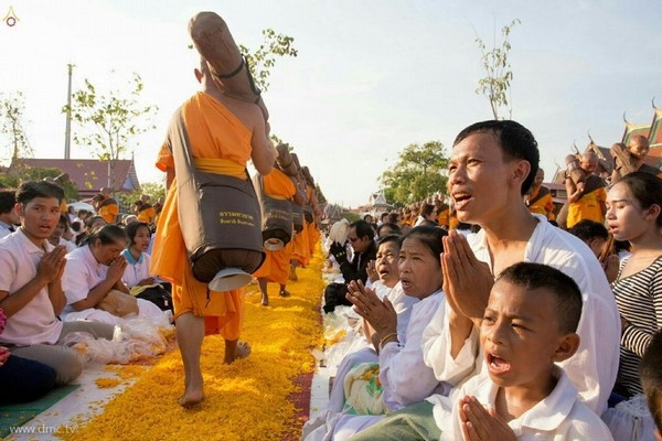 Thái Lan: Hình ảnh Tu viện Wat Phra Dhammakaya tổ chức cuộc Hành hương vì hòa bình