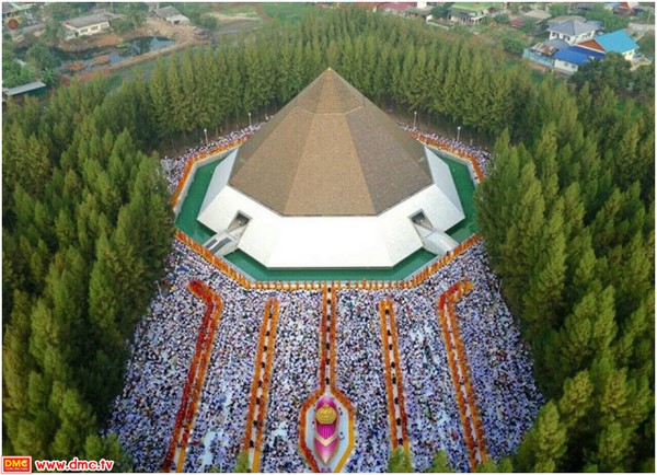 Thái Lan: Hình ảnh Tu viện Wat Phra Dhammakaya tổ chức cuộc Hành hương vì hòa bình