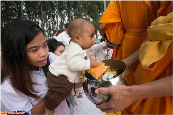 Thái Lan: Hình ảnh Tu viện Wat Phra Dhammakaya tổ chức cuộc Hành hương vì hòa bình