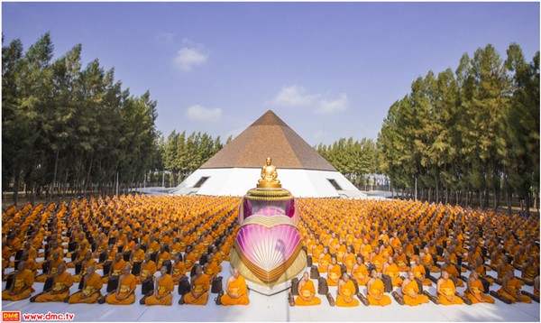 Thái Lan: Hình ảnh Tu viện Wat Phra Dhammakaya tổ chức cuộc Hành hương vì hòa bình