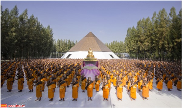 Thái Lan: Hình ảnh Tu viện Wat Phra Dhammakaya tổ chức cuộc Hành hương vì hòa bình