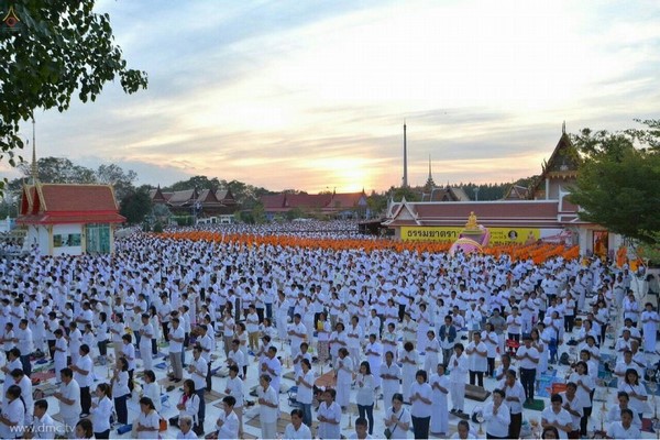 Thái Lan: Hình ảnh Tu viện Wat Phra Dhammakaya tổ chức cuộc Hành hương vì hòa bình
