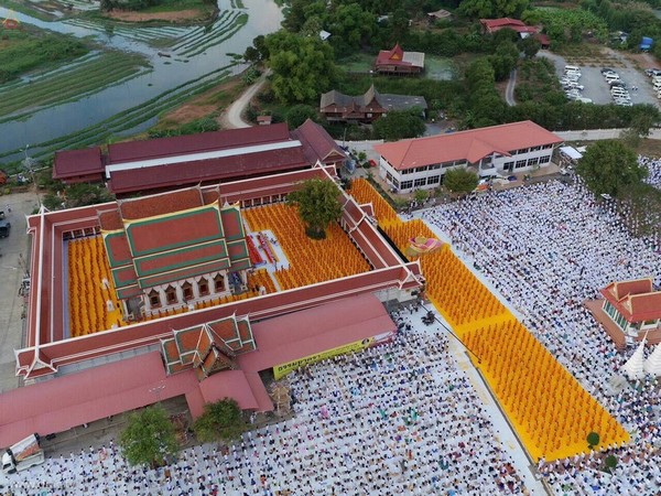 Thái Lan: Hình ảnh Tu viện Wat Phra Dhammakaya tổ chức cuộc Hành hương vì hòa bình