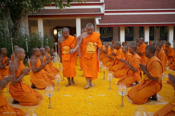 Thái Lan: Hình ảnh Tu viện Wat Phra Dhammakaya tổ chức cuộc Hành hương vì hòa bình