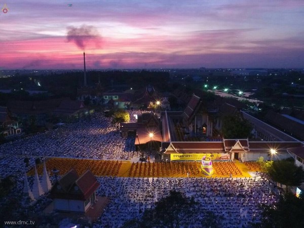 Thái Lan: Hình ảnh Tu viện Wat Phra Dhammakaya tổ chức cuộc Hành hương vì hòa bình