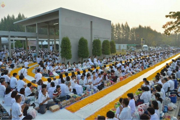 Thái Lan: Hình ảnh Tu viện Wat Phra Dhammakaya tổ chức cuộc Hành hương vì hòa bình