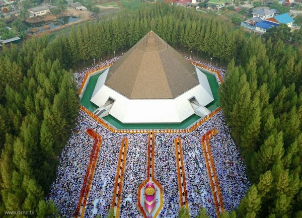 Thái Lan: Hình ảnh Tu viện Wat Phra Dhammakaya tổ chức cuộc Hành hương vì hòa bình