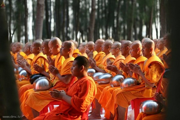 Thái Lan: Hình ảnh Tu viện Wat Phra Dhammakaya tổ chức cuộc Hành hương vì hòa bình