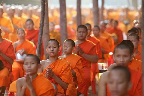 Thái Lan: Hình ảnh Tu viện Wat Phra Dhammakaya tổ chức cuộc Hành hương vì hòa bình
