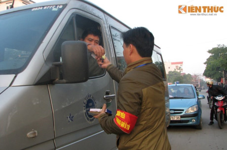 Mùng ba Tết: Người dân nô nức trẩy hội chùa Hương sớm