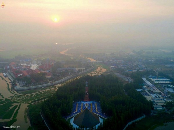 Thái Lan: Hình ảnh Tu viện Wat Phra Dhammakaya tổ chức cuộc Hành hương vì hòa bình