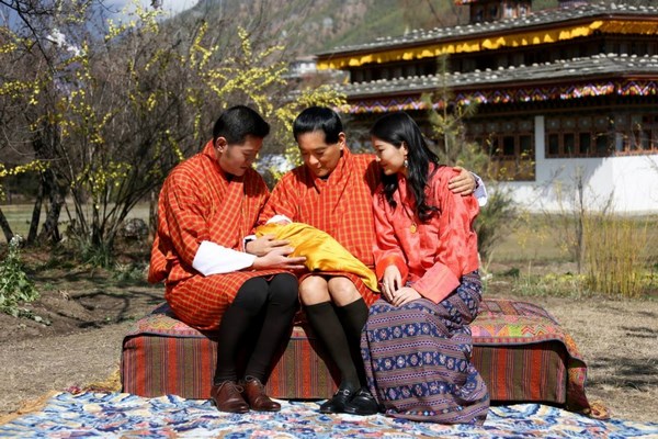 Bhutan: Chúc Phúc Cát tường cho Hoàng tử hạ sinh bằng cách trồng 108.000 cây xanh