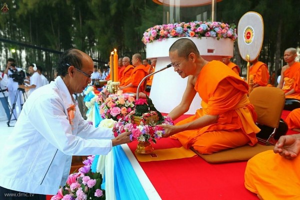 Thái Lan: Hình ảnh Tu viện Wat Phra Dhammakaya tổ chức cuộc Hành hương vì hòa bình