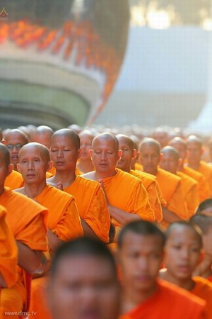Thái Lan: Hình ảnh Tu viện Wat Phra Dhammakaya tổ chức cuộc Hành hương vì hòa bình