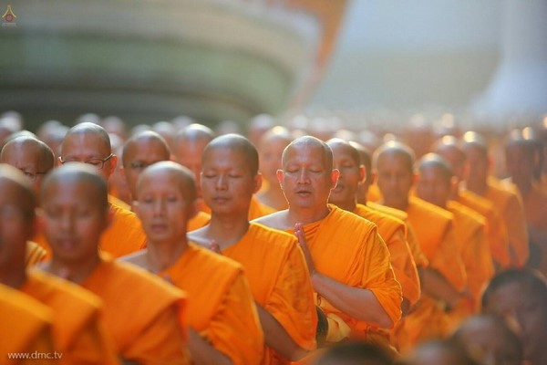 Thái Lan: Hình ảnh Tu viện Wat Phra Dhammakaya tổ chức cuộc Hành hương vì hòa bình