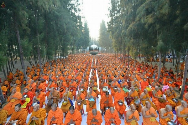 Thái Lan: Hình ảnh Tu viện Wat Phra Dhammakaya tổ chức cuộc Hành hương vì hòa bình