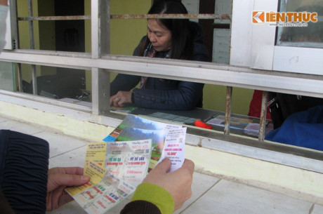 Mùng ba Tết: Người dân nô nức trẩy hội chùa Hương sớm
