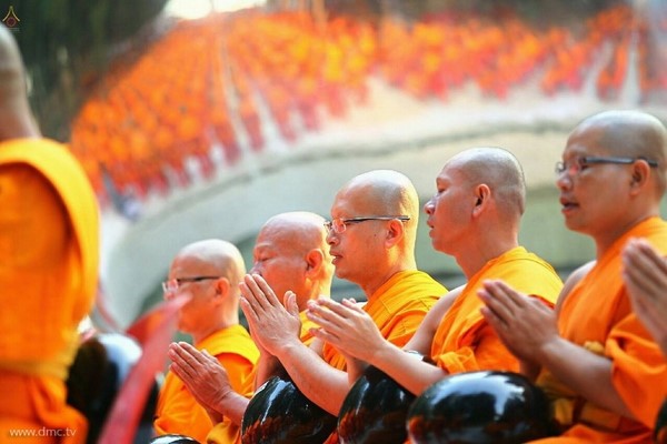 Thái Lan: Hình ảnh Tu viện Wat Phra Dhammakaya tổ chức cuộc Hành hương vì hòa bình