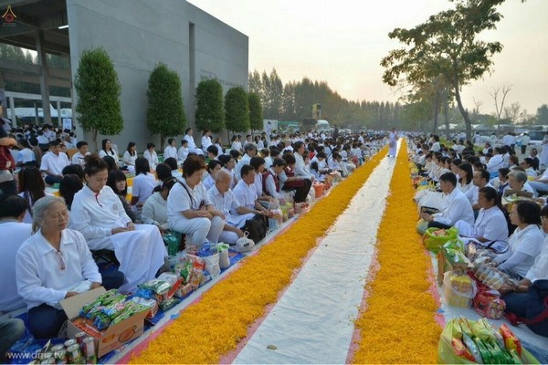 Thái Lan: Hình ảnh Tu viện Wat Phra Dhammakaya tổ chức cuộc Hành hương vì hòa bình