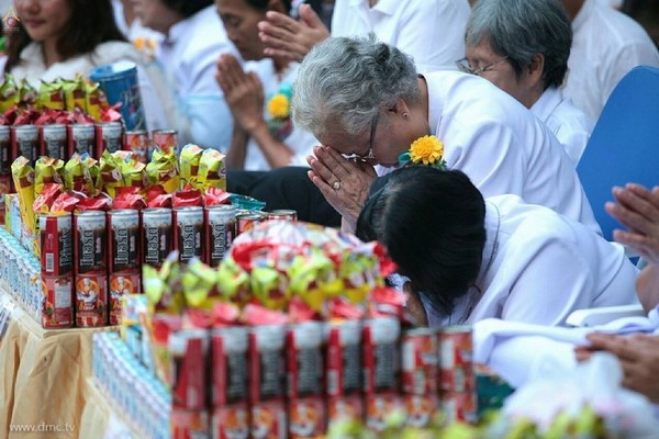 Thái Lan: Hình ảnh Tu viện Wat Phra Dhammakaya tổ chức cuộc Hành hương vì hòa bình